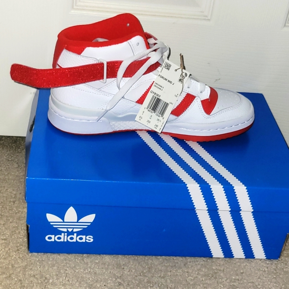 Adidas Sneakers